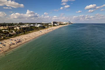 Papier Peint photo autocollant Ville sur leau Aerial view of the sandy beach divided with waters in Fort Lauderdale, Florida
