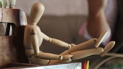 View of the artistist talking in the studio.