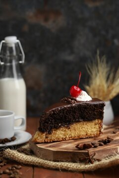 Naklejka individual cake slice with coffee and milk with spike and dark background