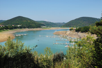 Fototapeta premium Edersee bei Niedrigwasser am Rehbach