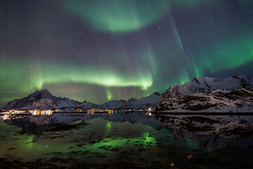 Fototapeta na wymiar Aurora Borealis over Kabelvag, Norway 