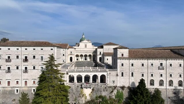Abbazia di Montecassino, Cassino, Lazio, Italia. vista panoramica aerea con drone.