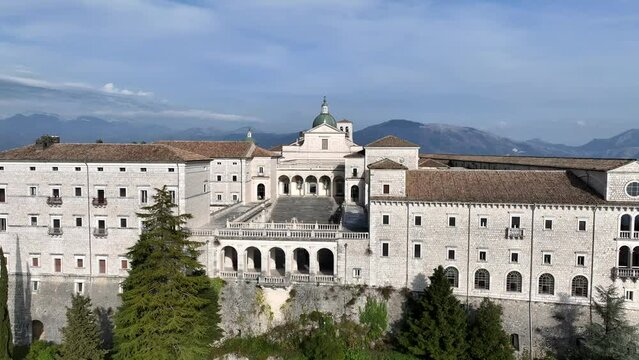 Abbazia di Montecassino, Cassino, Lazio, Italia. vista panoramica aerea con drone.