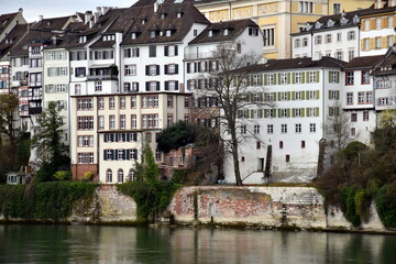 Häuser am Rhein in Basel