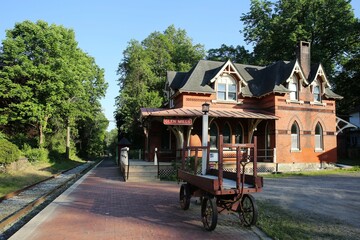 Glen Mills train station in the west suburb of Philadelphia, Pennsylvania © Bo