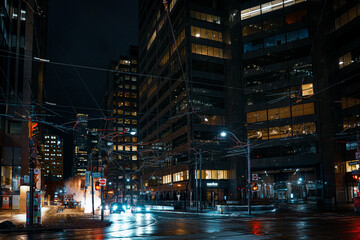 Fototapeta na wymiar Traffic in Toronto at night
