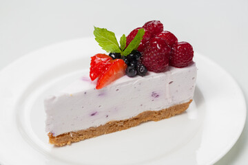 cheesecake with berries