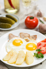 fried eggs with bacon