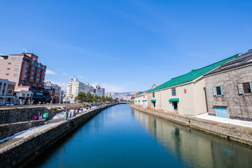 Fototapeta na wymiar 雪が残る北海道の小樽運河