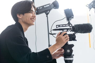 若手日本人男性カメラマン