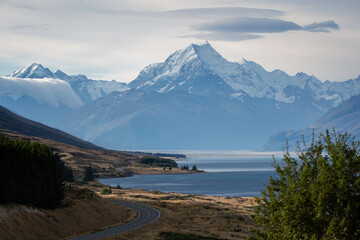 Obraz premium New Zealand landscape with mountains and lake with dramatic sky