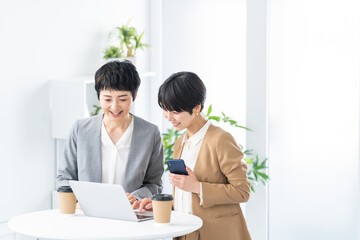 日本人女性二人のポートレート