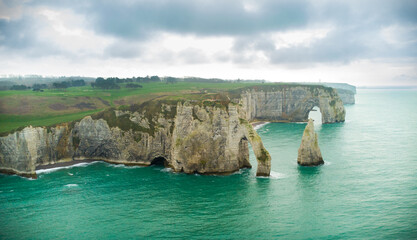 Vue aérienne sur les Falaises d'Etretat, Normandie, France