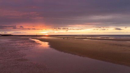 Fototapeta na wymiar Coucher de soleil sur la plage de Trouville sur Mer, Normandie, France