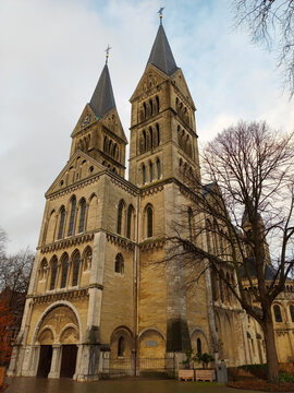 Ansicht der historischen Munsterkerk im Zentrum von Roermond