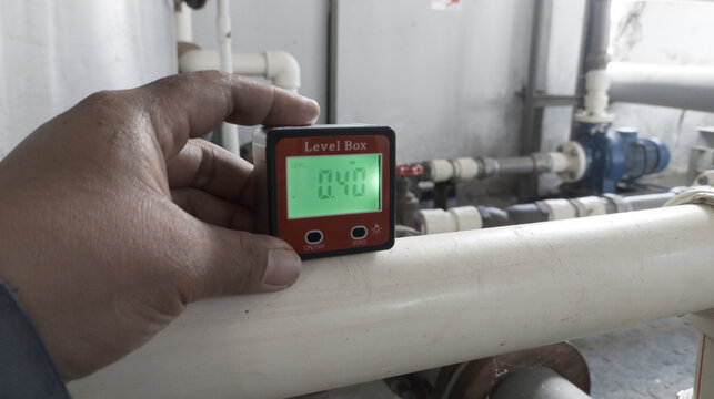 The Plumber Intalling Pipe Leveling used Digital Magnetic Level Protractor Angle.