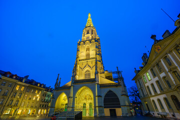 Fototapeta na wymiar Night view of the cathedral (Berner Munster), Bern