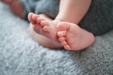 baby feet in bed