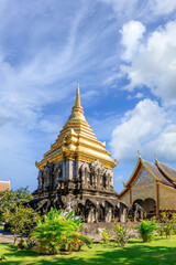 Obraz premium Ancient chapel and golden pagoda at Wat Chiang Man in Chiang Mai, North of Thailand