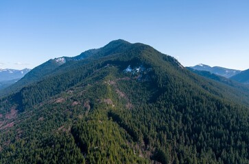 Fototapeta na wymiar The Cascade Range of Washington State near Mount Rainier in March