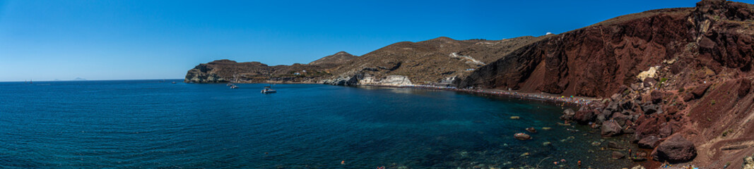 Fototapeta premium panorama view of red beach bay in santorini