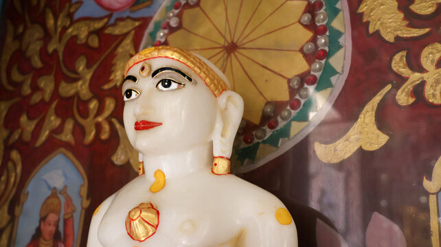 Unhel, Rajasthan, India 12th March 2023: Shri Nageshwar Parshwanath Tirth or Shri Jain Shwetamber Nageshwar Parshwanath Tirth Pedhi is a Jain Temple. Jhalawar District. Standing Jain Murti or Idol.