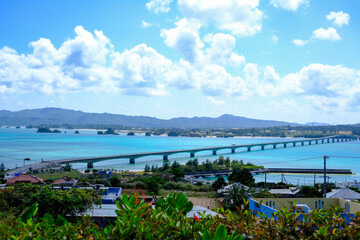 沖縄県　古宇利大橋と青い海
