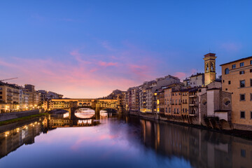Fototapeta na wymiar Florence, Italy at the Ponte Vecchio Bridge crossing the Arno River