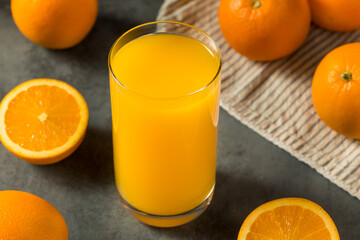 Obraz na płótnie Canvas Organic Fresh Squeeze Orange Juice