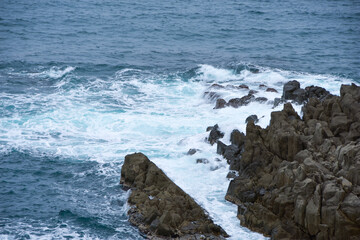 東尋坊　荒々しい海とと断崖絶壁