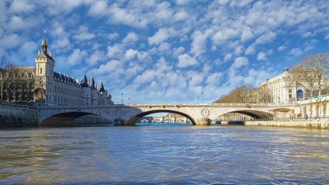 Fototapeta Paris, the pont au Change, and the Conciergerie  