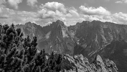 Fototapeta na wymiar Blick auf das Kaisergebirge in Tirol (Österreich)
