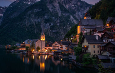 Fototapeta na wymiar Night panorama of the Austrian village Hallstatt with reflections in the water