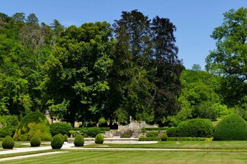 La fontaine dans le parc de l’abbaye de Fontenay