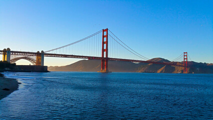 Vue du Golden Gate bridge depuis la plage 