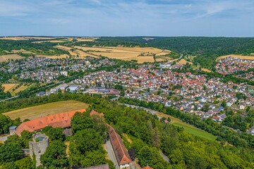 Obraz premium Ausblick über die Burg auf Igersheim im Taubertal