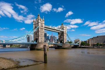 Fototapeta na wymiar Scenic shot of the Tower Bridge and the city skyline in London, Europe