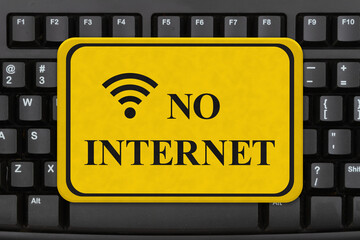 No Internet message on a sign on a computer keyboard