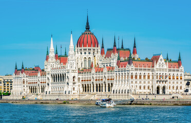 Fototapeta na wymiar Parliament of Hungary building and Danube river in Budapest