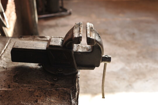 morsa de metal mecanica automotiva 