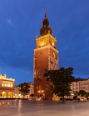 Obraz premium Krakow. Market square in the night lights at sunrise.