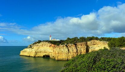 Obraz premium Farol de Alfanzina in Carvoeiro, Lagoa (Algarve, Portugal)