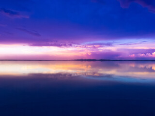 Fototapeta na wymiar ウユニ塩湖の夕日