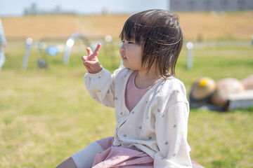 公園で楽しむ子ども