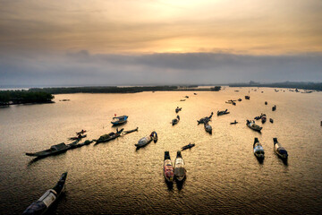  View panoramic of dawn on Quang Loi lagoon in Tam Giang lagoon, Hue City, Vietnam.