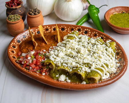 Enchiladas verdes, comida mexicana, gastronomia mexicana