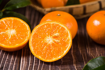 Obraz na płótnie Canvas Fresh mandarin oranges or tangerines on wooden table.