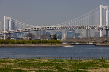 都内の海に架かるブリッジ