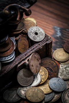 Old coins from around the world from 1940 to the new millennium
