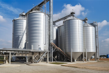 Obraz premium Industrial Chemical Fertilizer Plant with Mixing Tanks and Silos, generative ai
